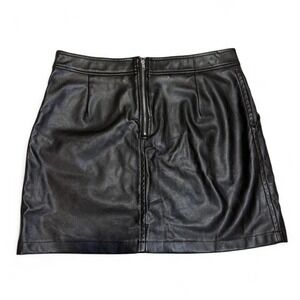 Mini black faux leather‎ skirt